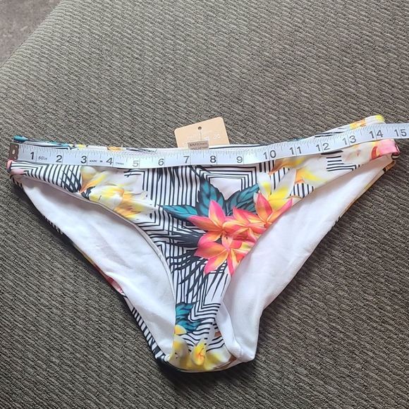 Vigiv Bikini Bottom NWT - Picture 4 of 4